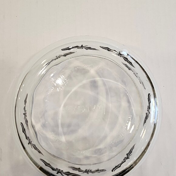Pyrex Glass One Quart Storage Container. Black Bat Halloween Design Holds 4 Cups - Picture 5 of 9